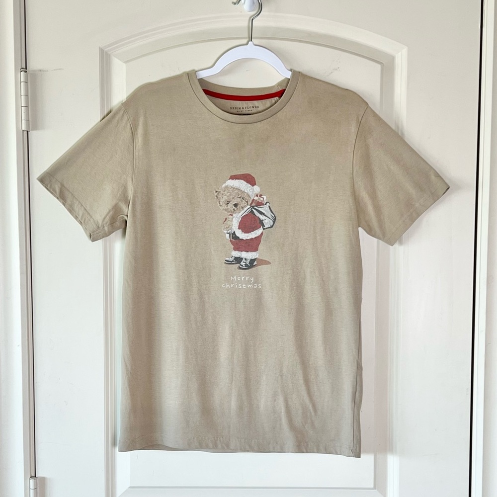 Denim & Flower Ricky Singh Christmas Teddy Bear Graphic T-Shirt Tan Small